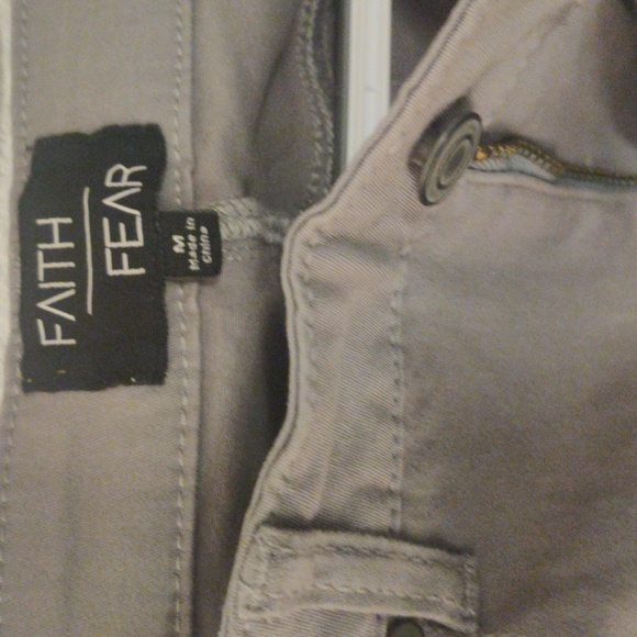 FAITH over FEAR NWT Grey destroyed look jeans M - Picture 4 of 8